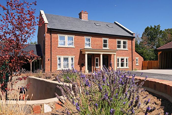4 Bedroom Semi-Detached House For Sale In Leatherhead, KT24