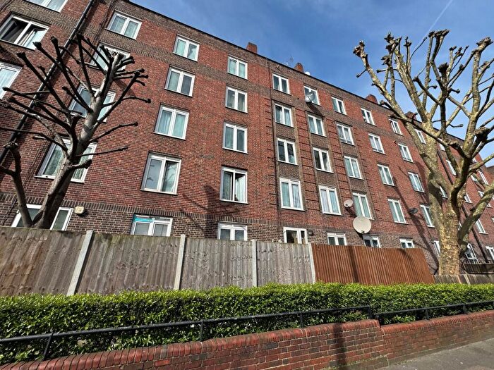 3 Bedroom Flat To Rent In Morning Lane, Salem House Morning Lane, E9
