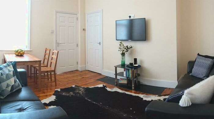 4 Bedroom Maisonette To Rent In Simonside Terrace, Heaton, NE6