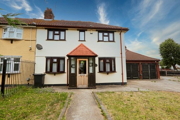 3 Bedroom Semi-Detached House To Rent In Bellhouse Road, Romford, RM7