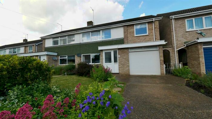 4 Bedroom Semi-Detached House To Rent In Links Way, St Ives, PE27