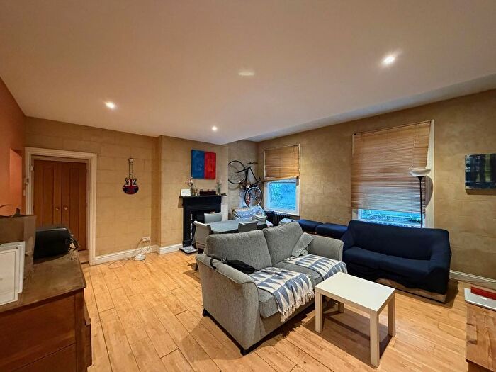 3 Bedroom Flat To Rent In Avenue Road, W3