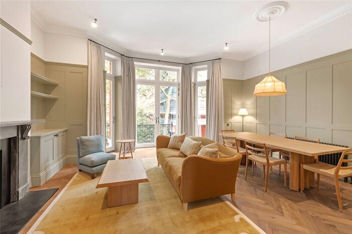 2 Bedroom Flat To Rent In Sloane Gardens, London, SW1W