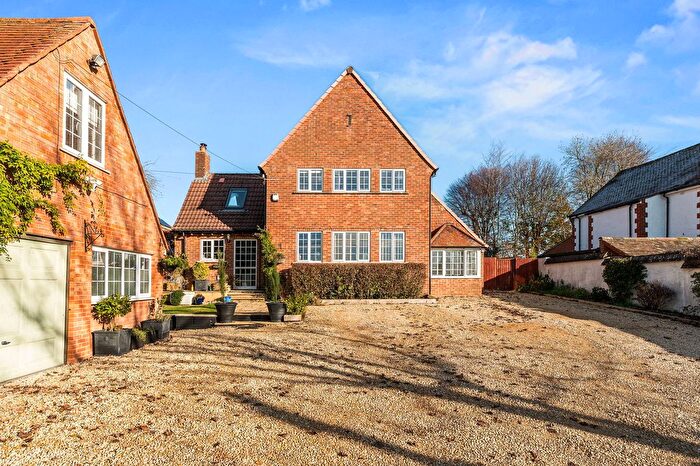 4 Bedroom Detached House For Sale In Amesbury Road, Shrewton, SP3