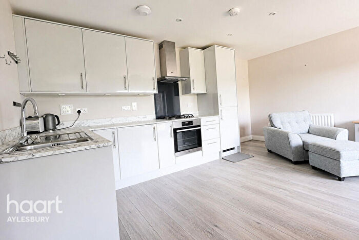 2 Bedroom Flat For Sale In High Street, Aylesbury, HP20