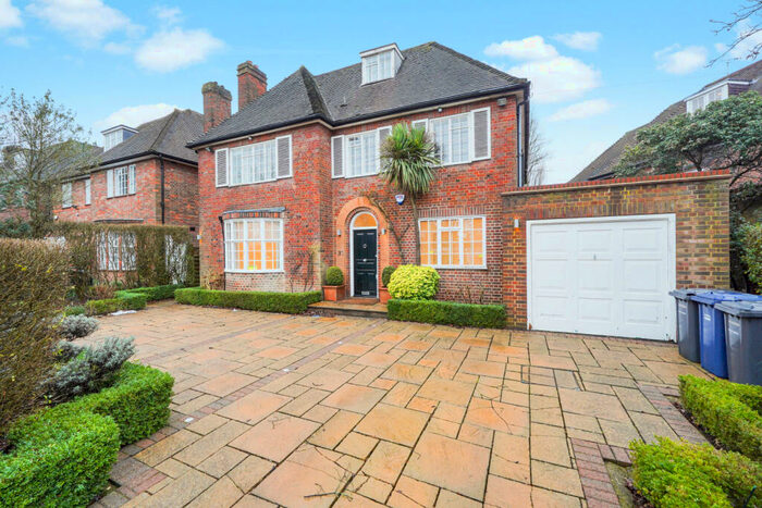 5 Bedroom Detached House To Rent In Holne Chase, East Finchley, N2