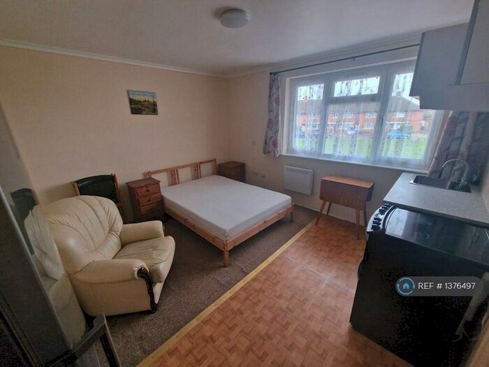 Studio To Rent In Marlowe Square, Mitcham, CR4