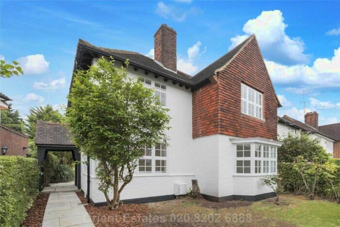 3 Bedroom Semi-Detached House To Rent In Brookland Rise, Finchley Road, NW11