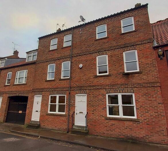 4 Bedroom Town House To Rent In Aldwark, York YO1