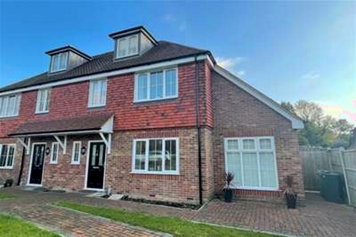 3 Bedroom Semi-Detached House To Rent In St Michaels, Kent, TN30