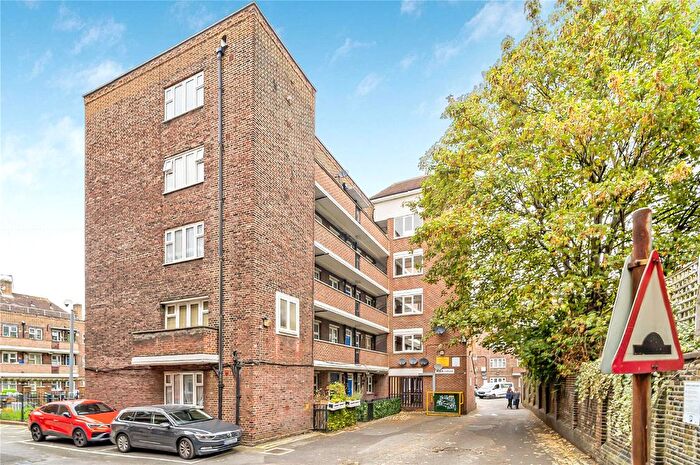 2 Bedroom Flat To Rent In Blair House, Stockwell Gardens Estate, SW9