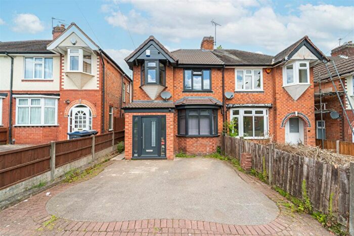 3 Bedroom House To Rent In Gibbins Road, Birmingham, B29
