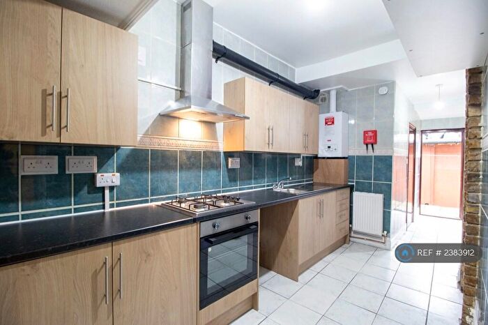 2 Bedroom Flat To Rent In Hickling Road, Ilford, IG1