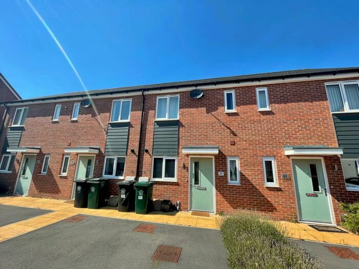 2 Bedroom Town House To Rent In Arnfield Drive, Hilton, DE65