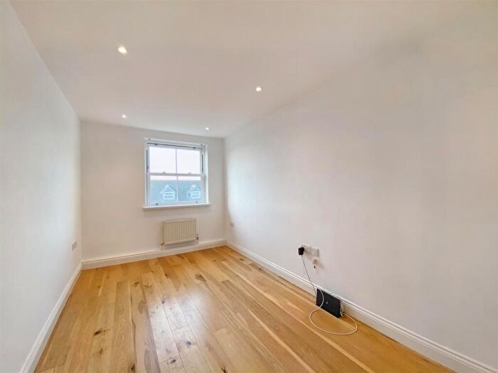 2 Bedroom Apartment For Sale In Upper Frog Street, Tenby, SA70