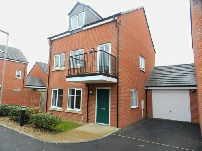 4 Bedroom Property To Rent In Pepperbox Hill, Daventry, NN11
