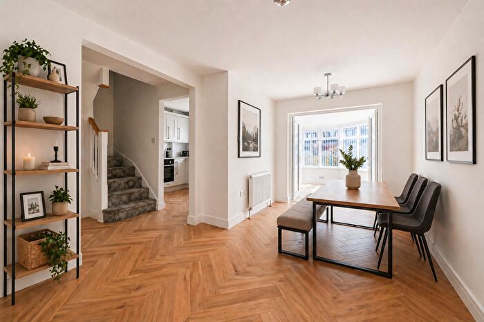 4 Bedroom House For Sale In Stonebridge Field, Eton, Windsor, SL4