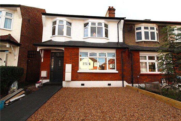 3 Bedroom Semi-Detached House To Rent In Petworth Road, London, N12