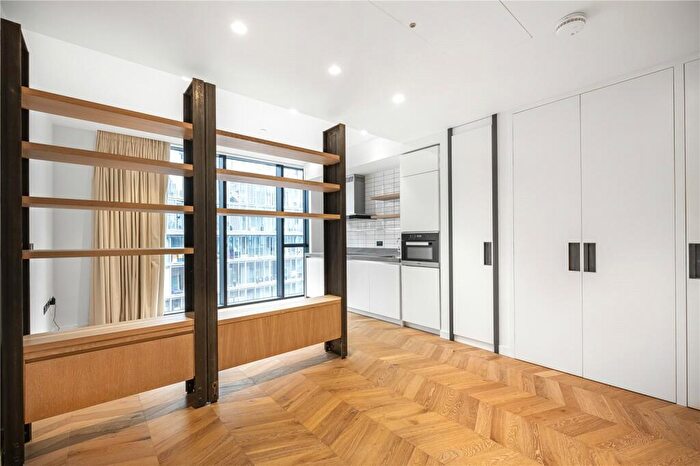 Flat To Rent In Circus Road West, London, SW11