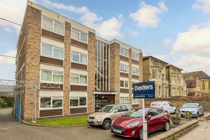 2 Bedroom Flat To Rent In Queens Road, Kingston Upon Thames, KT2