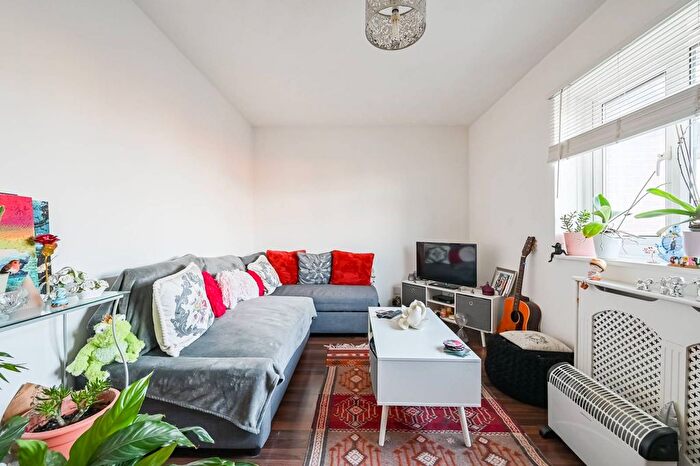 1 Bedroom Flat For Sale In Mandeville Court, Chingford, London, E4