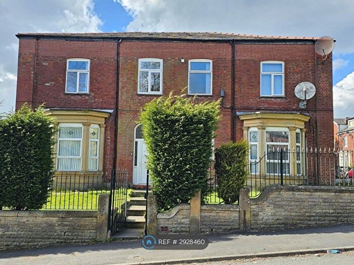 1 Bedroom Flat To Rent In Werneth Hall Road, Oldham, OL8