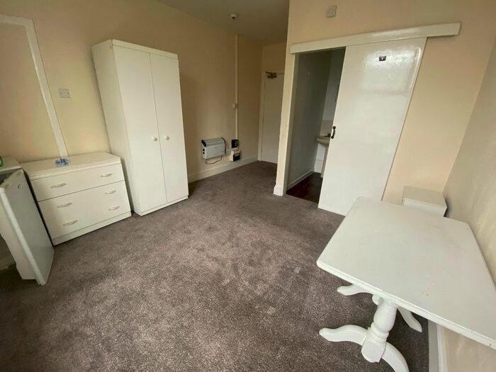 1 Bedroom Studio To Rent In Holdenhurst Road, Bournemouth, BH8