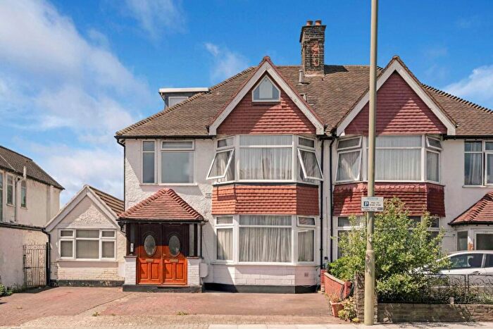2 Bedroom Flat For Sale In Station Road, London, NW4