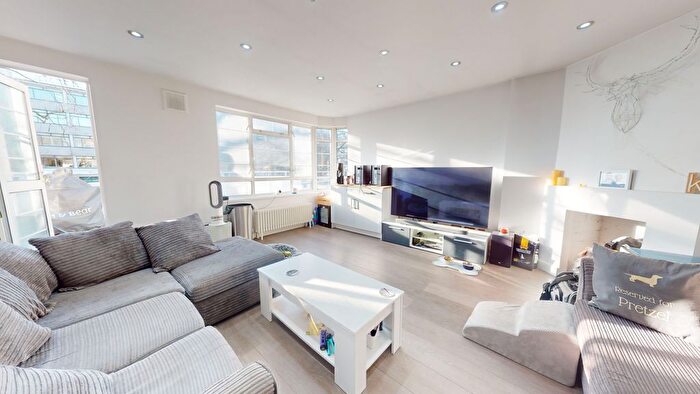 3 Bedroom Flat To Rent In Uxbridge Road, W5