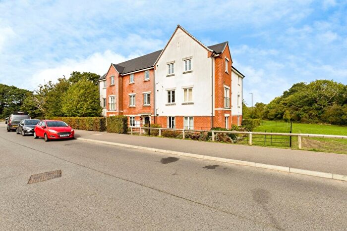 2 Bedroom Flat For Sale In Somerley Drive, Crawley, West Sussex, RH10