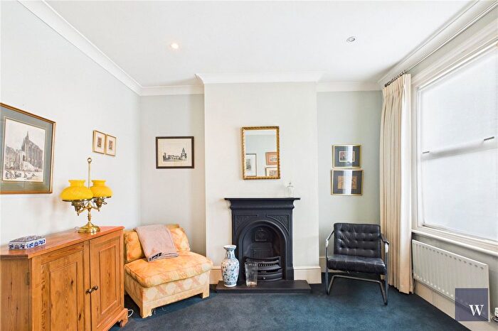3 Bedroom Terraced House For Sale In Colmer Road, London, SW16