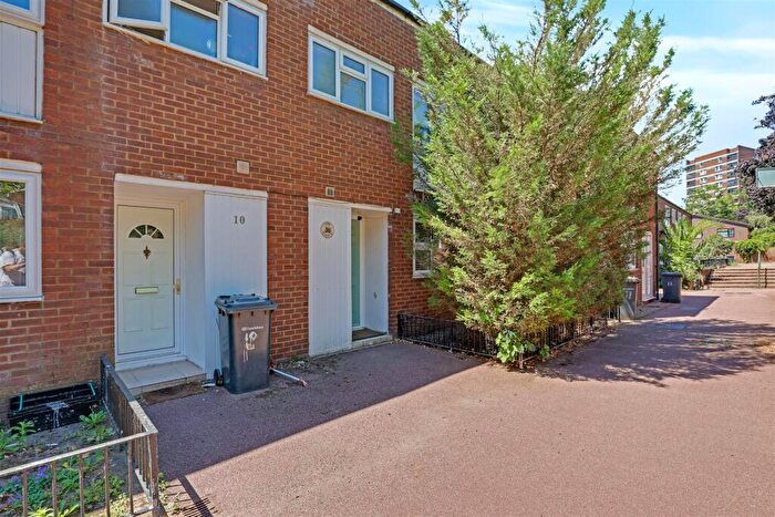 3 Bedroom Terraced House For Sale In Columbine Way, Lewisham, SE13