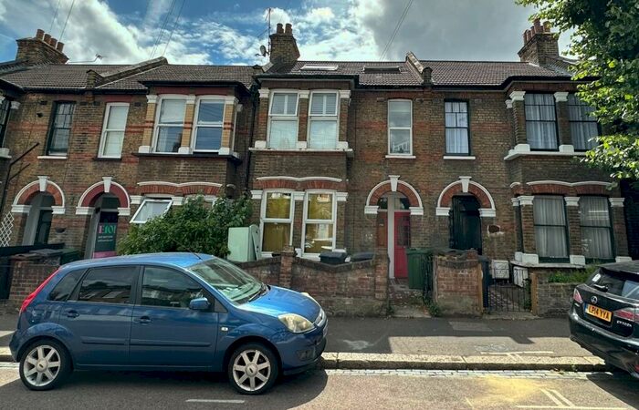 2 Bedroom Flat To Rent In Francis Road, London, E10