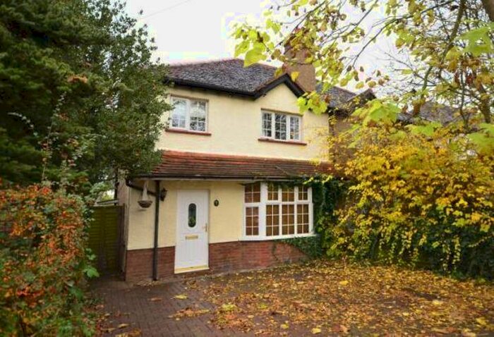 5 Bedroom Semi-Detached House To Rent In Guildford, GU2