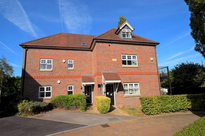 2 Bedroom Flat To Rent In Chairmakers Close, Princes Risborough HP27