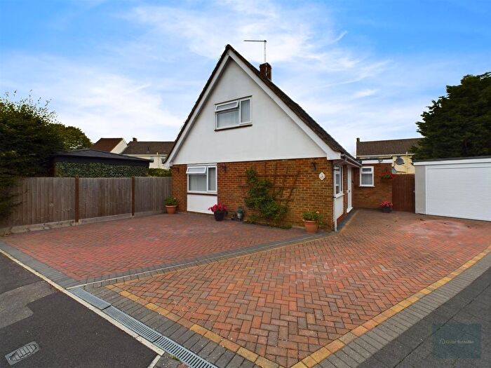 3 Bedroom Bungalow For Sale In Kennet Close, Melksham, SN12