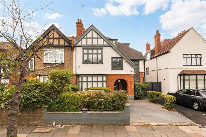 3 Bedroom Flat For Sale In Chatsworth Road, Willesden Green, NW2