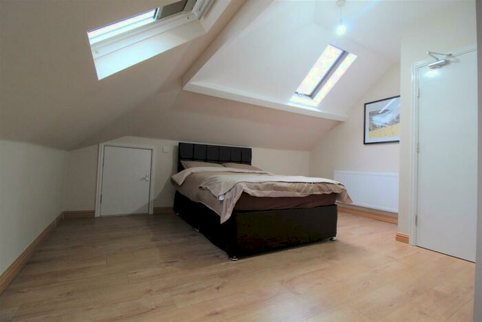 1 Bedroom Detached House To Rent In Meadvale Road, Croydon, CR0