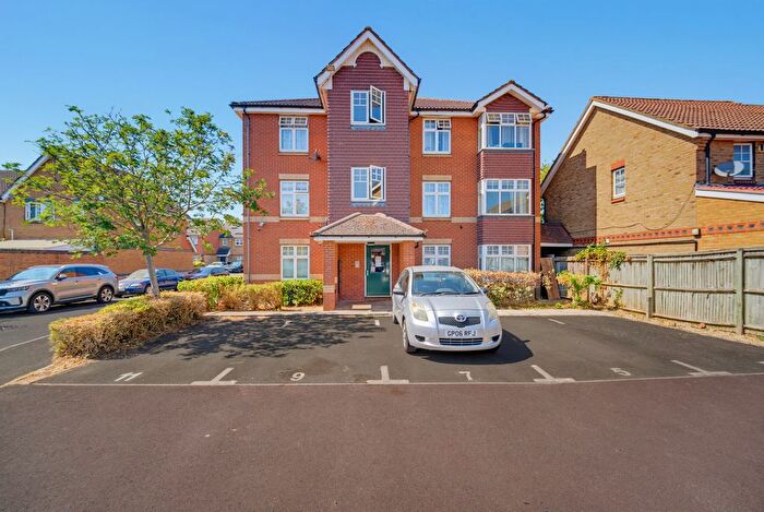 2 Bedroom Flat For Sale In Garrison Close, Hounslow, TW4