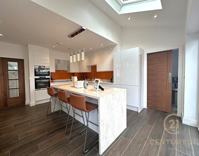 5 Bedroom Detached House To Rent In Malden Road Worcester Park, KT4