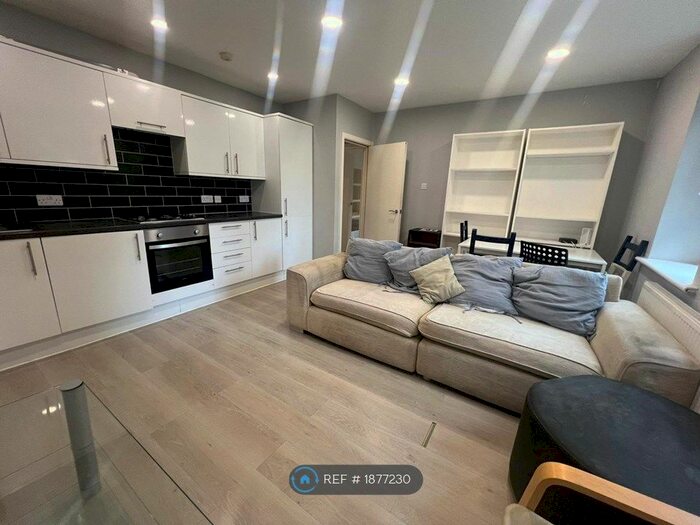 3 Bedroom Flat To Rent In Newcombe House, London, E5