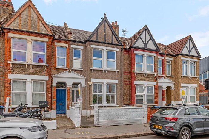 2 Bedroom Flat For Sale In Sangley Road, London, SE25