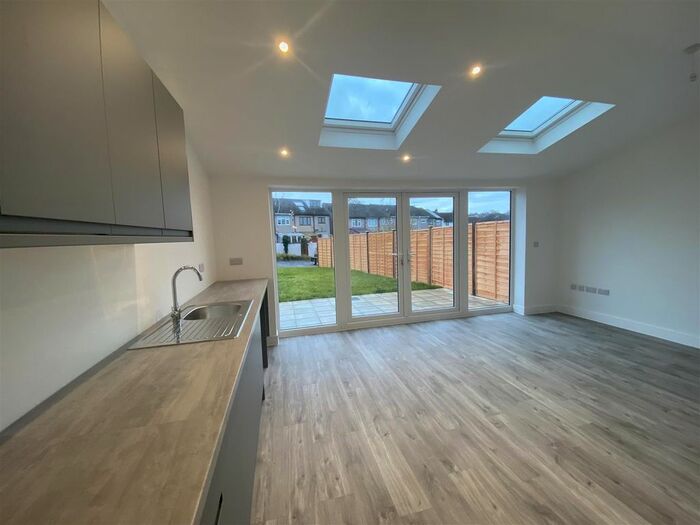 2 Bedroom Flat To Rent In Alma Road, Kingswood, Bristol, BS15