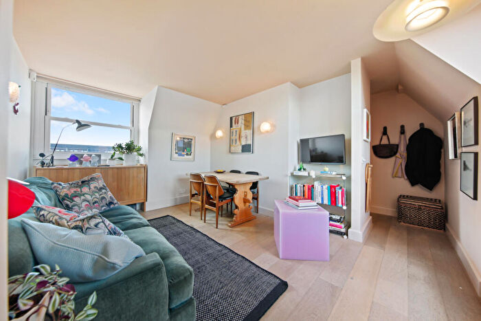 1 Bedroom Apartment For Sale In Nisbet House, By Homerton Station, E9