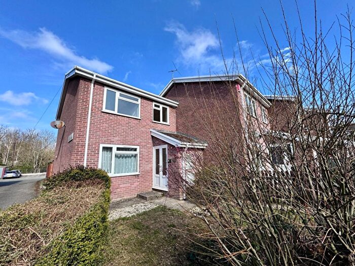 3 Bedroom End Of Terrace House To Rent In Chudleigh, Devon, TQ13