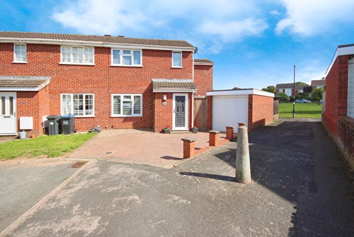 3 Bedroom Semi-Detached House For Sale In Dunstall Crescent, Bishops Tachbrook, Leamington Spa, Warwickshire, CV33