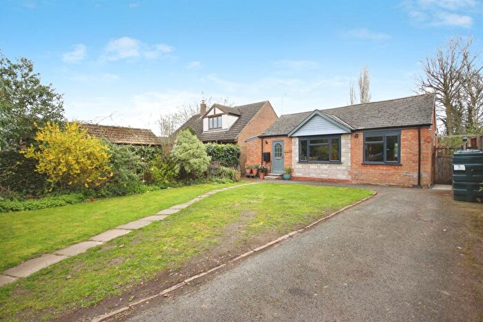 3 Bedroom Detached Bungalow For Sale In Park Drive, Claverdon, Warwick, CV35
