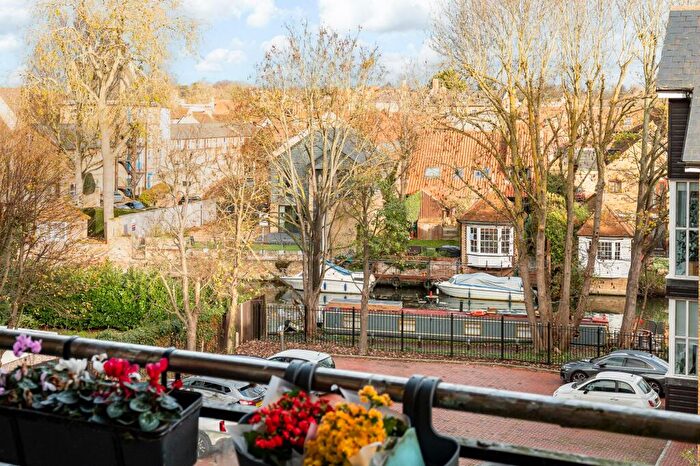 2 Bedroom Apartment For Sale In Broadmeads, Ware, SG12