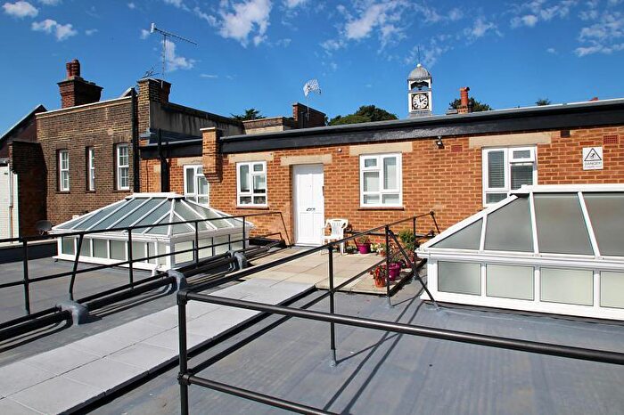 House To Rent In High Street, Reigate, RH2