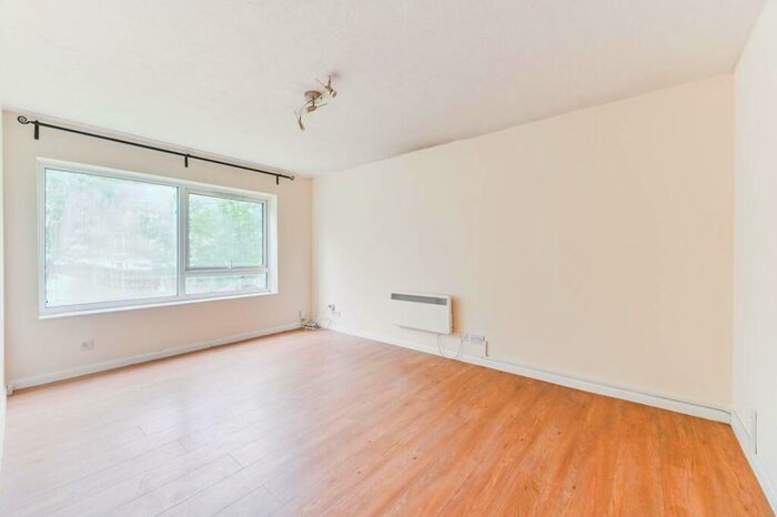 1 Bedroom Flat To Rent In Tierney Court, East Croydon, Croydon, CR0